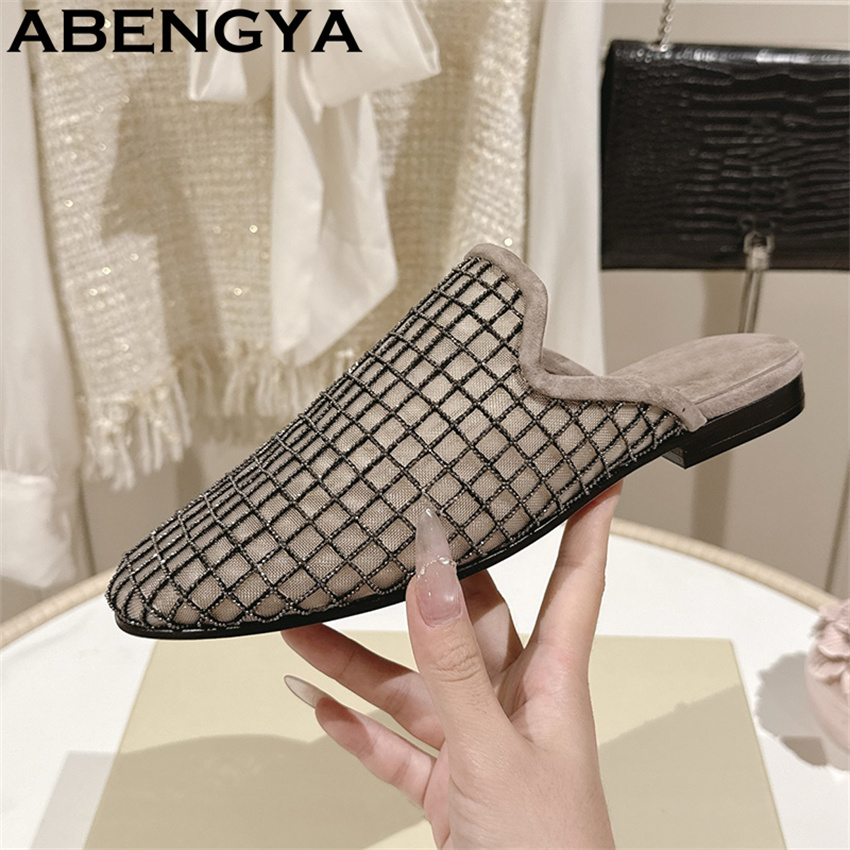 The Ethnic Fashion - أحذية نسائية مسطحة لامعة من الدانتيل
