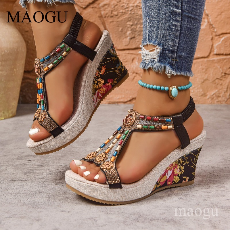 The Ethnic Fashion - صنادل بوهو نسائية بكعب ويدج مزينة